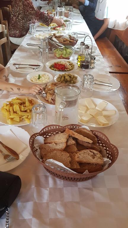 Lepushe Guesthouse Alpini מראה חיצוני תמונה