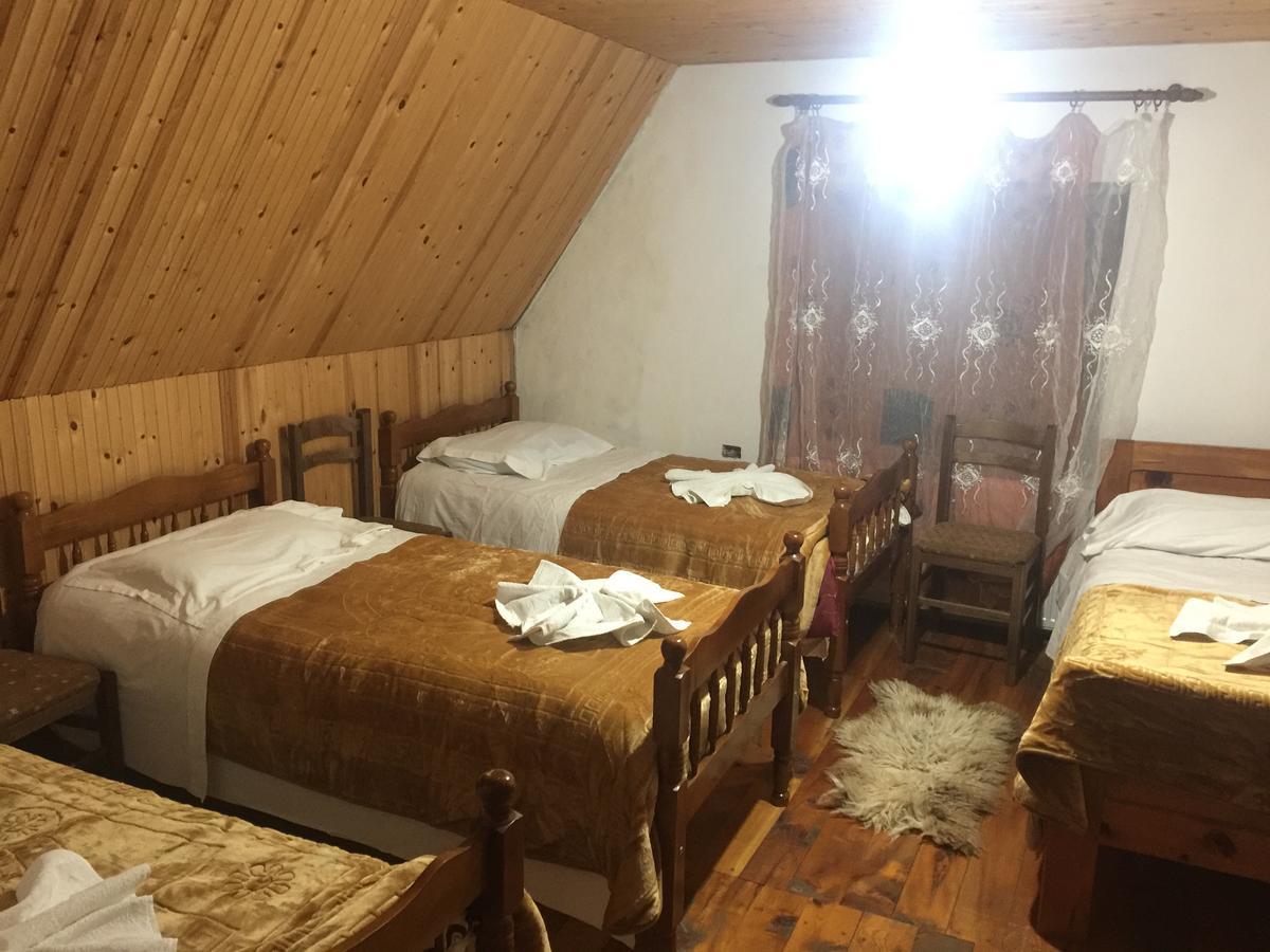 Lepushe Guesthouse Alpini מראה חיצוני תמונה