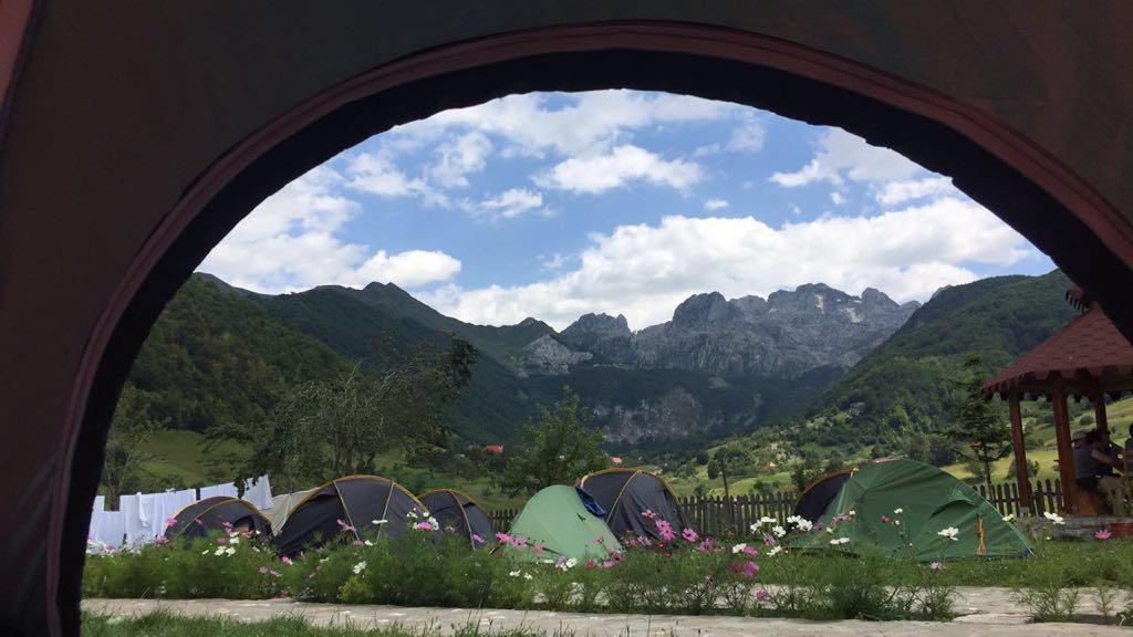 Lepushe Guesthouse Alpini מראה חיצוני תמונה