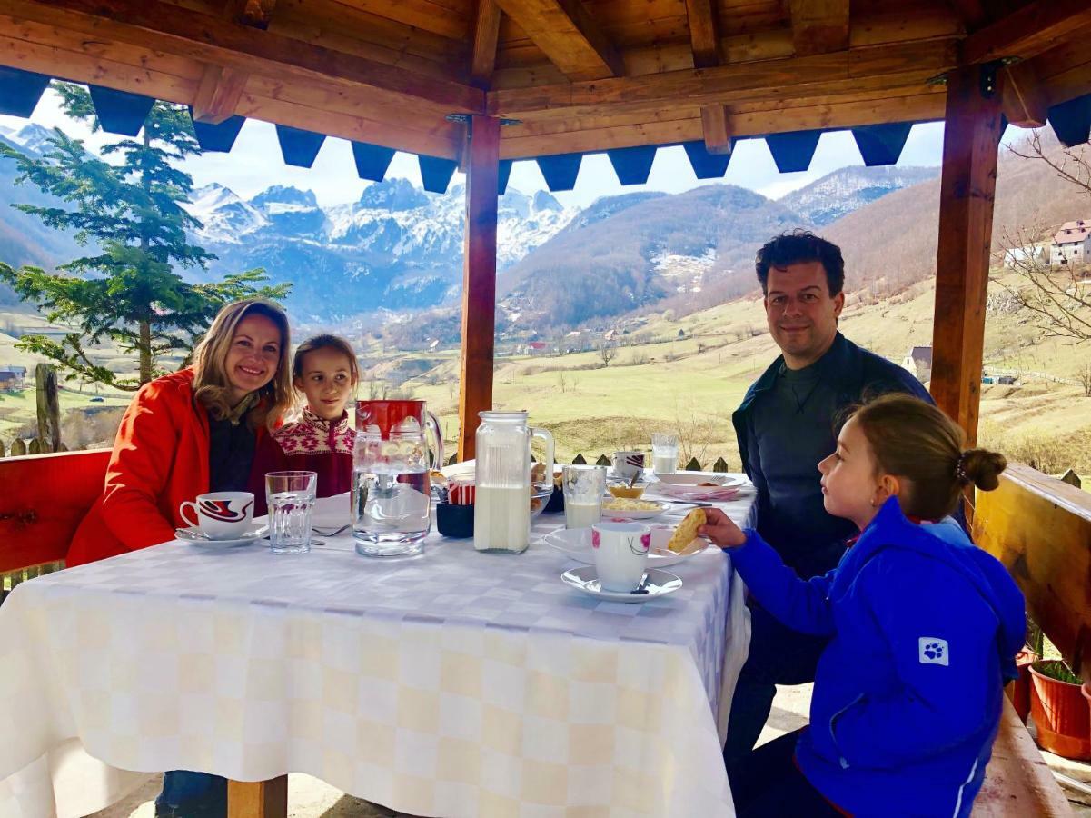 Lepushe Guesthouse Alpini מראה חיצוני תמונה